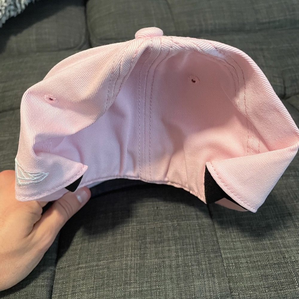 Womans UFC pink rise up new era 39thirty small-med hat. Stretch fit. NWT - Picture 4 of 7